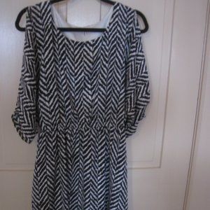 Studio Y Blk/White Dress Cold Shoulder Dress, Med.